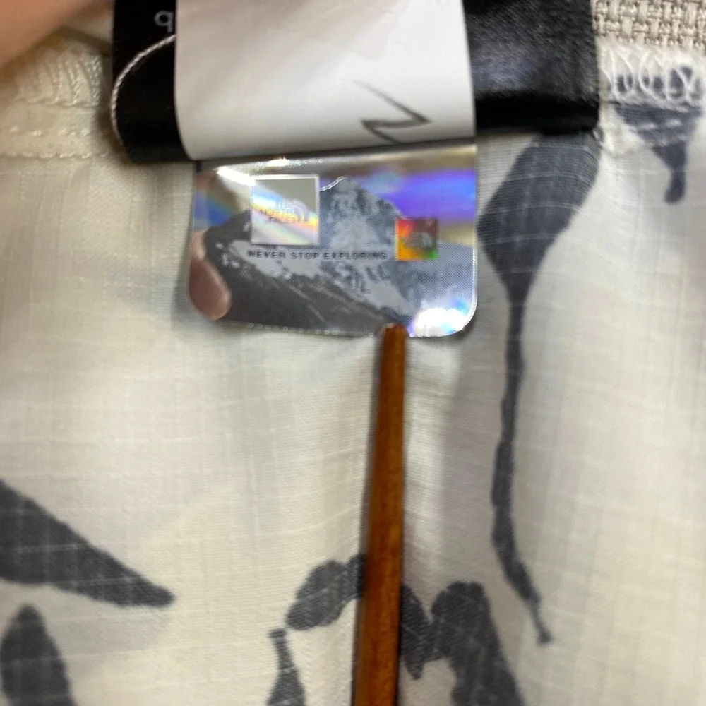 The North Face Womens Class V Pathfinder Shorts White Black Abstract Size Small